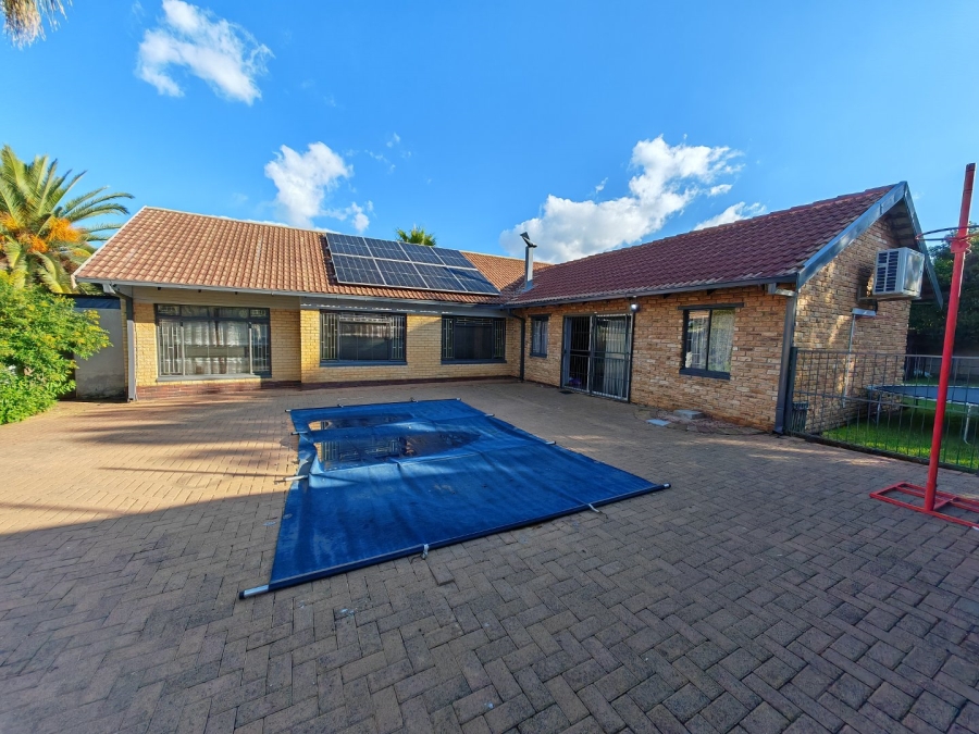  Bedroom Property for Sale in Pellissier Free State